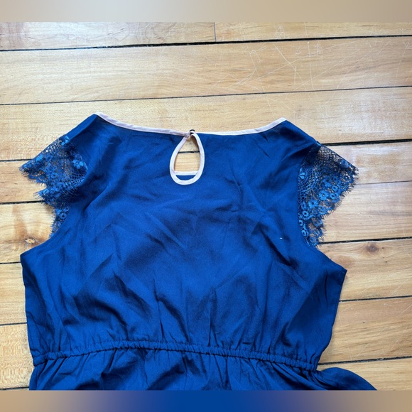 Kimi & Kai lace trimmed colour block maternity dress - Picture 7 of 9